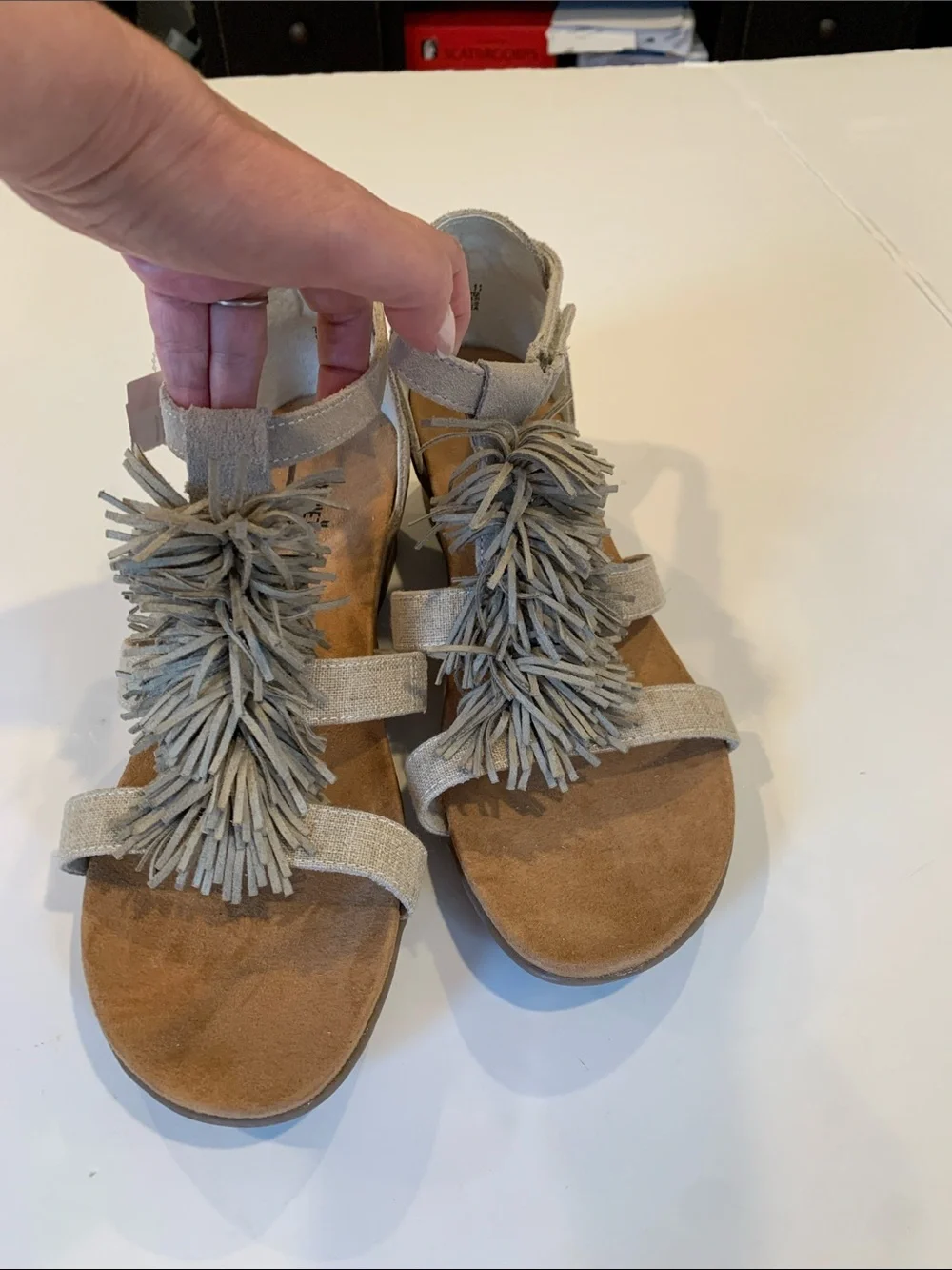 NEW Minnetonka Women's Size 11 Taupe Stone Desi Fringe Wedge Sandals